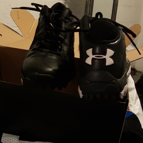 Prototype Under Armour Cleats for turf or Grass !! - Picture 3 of 5